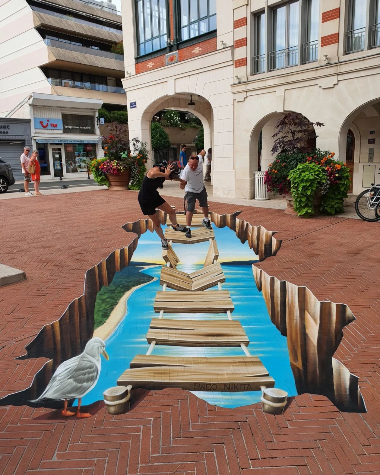Impressive Graffiti With Optical Illusion By Sebastien Sweo And Nikita (8)