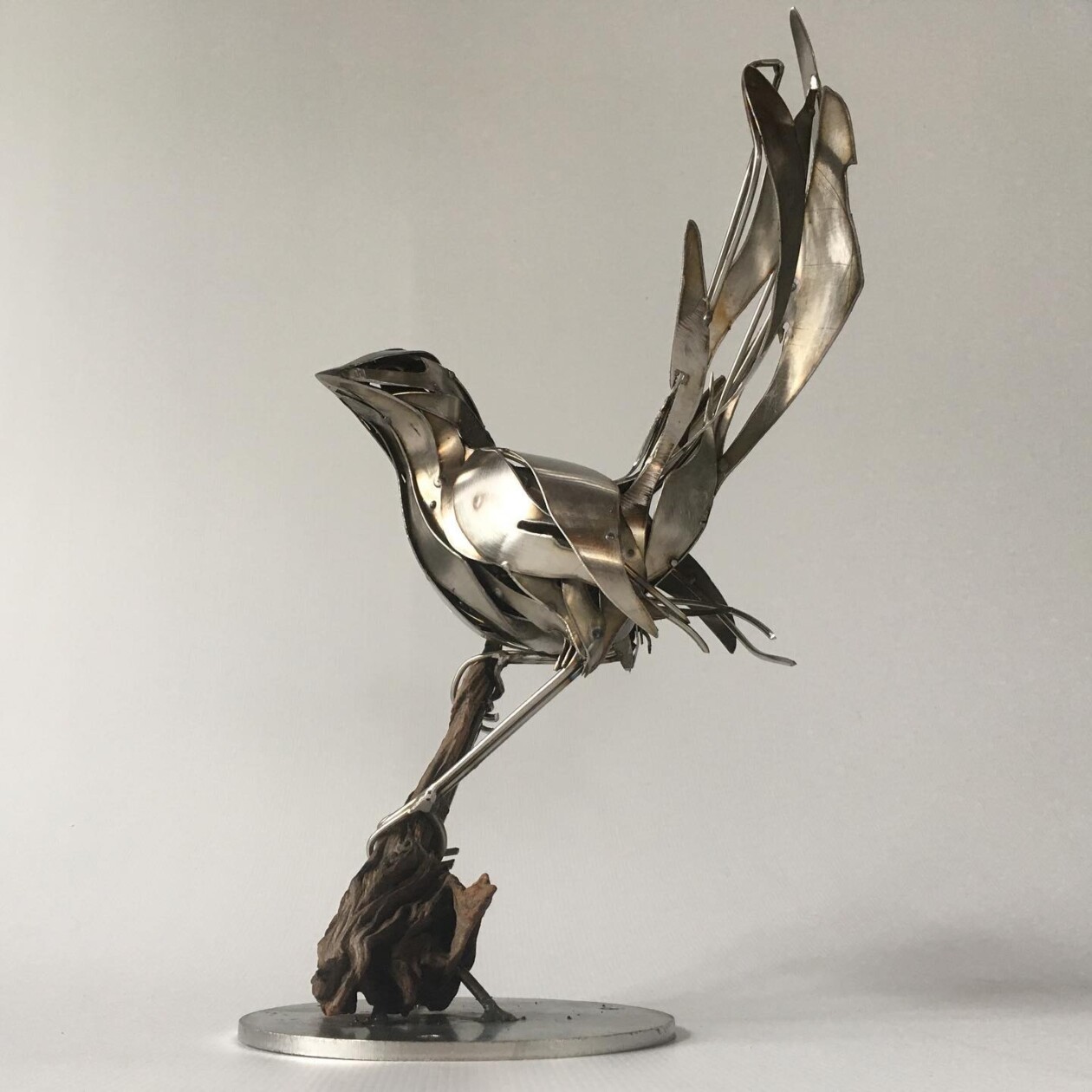 Magnificent Metallic Animal Sculptures Made With Sweeping Lines By Georgie Seccull (1)
