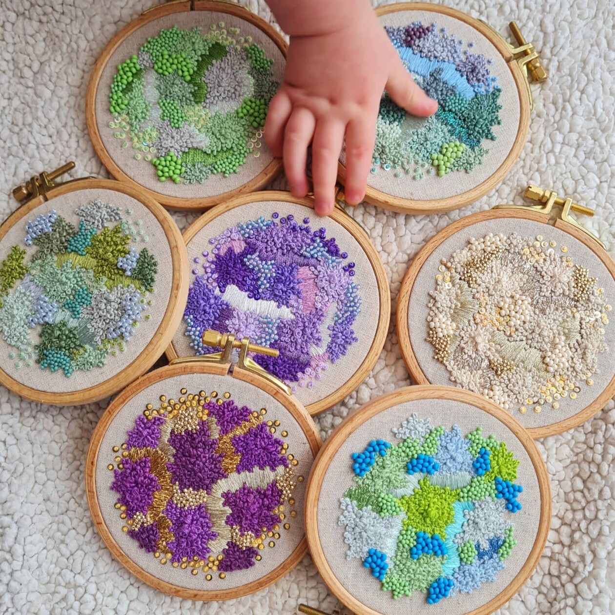 Marvelous Embroideries Inspired By Moss, Coral, And Lichen Forms By Hannah Kwasnycia (18)