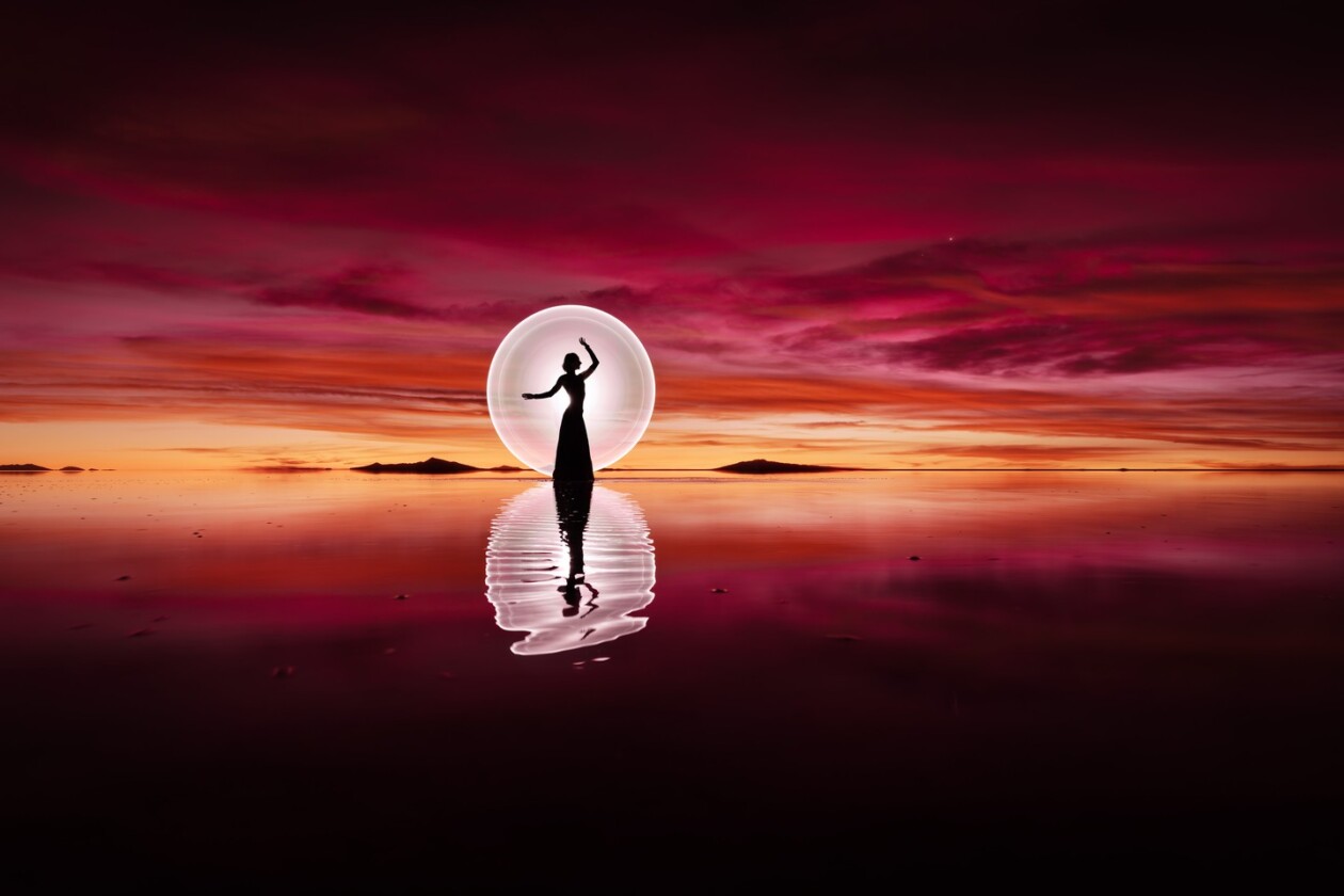 Mesmerizing Light Paintings Set Against A Fiery Red Sky At Bolivias Uyuni Salt Flat By Eric Pare And Kim Henry 4