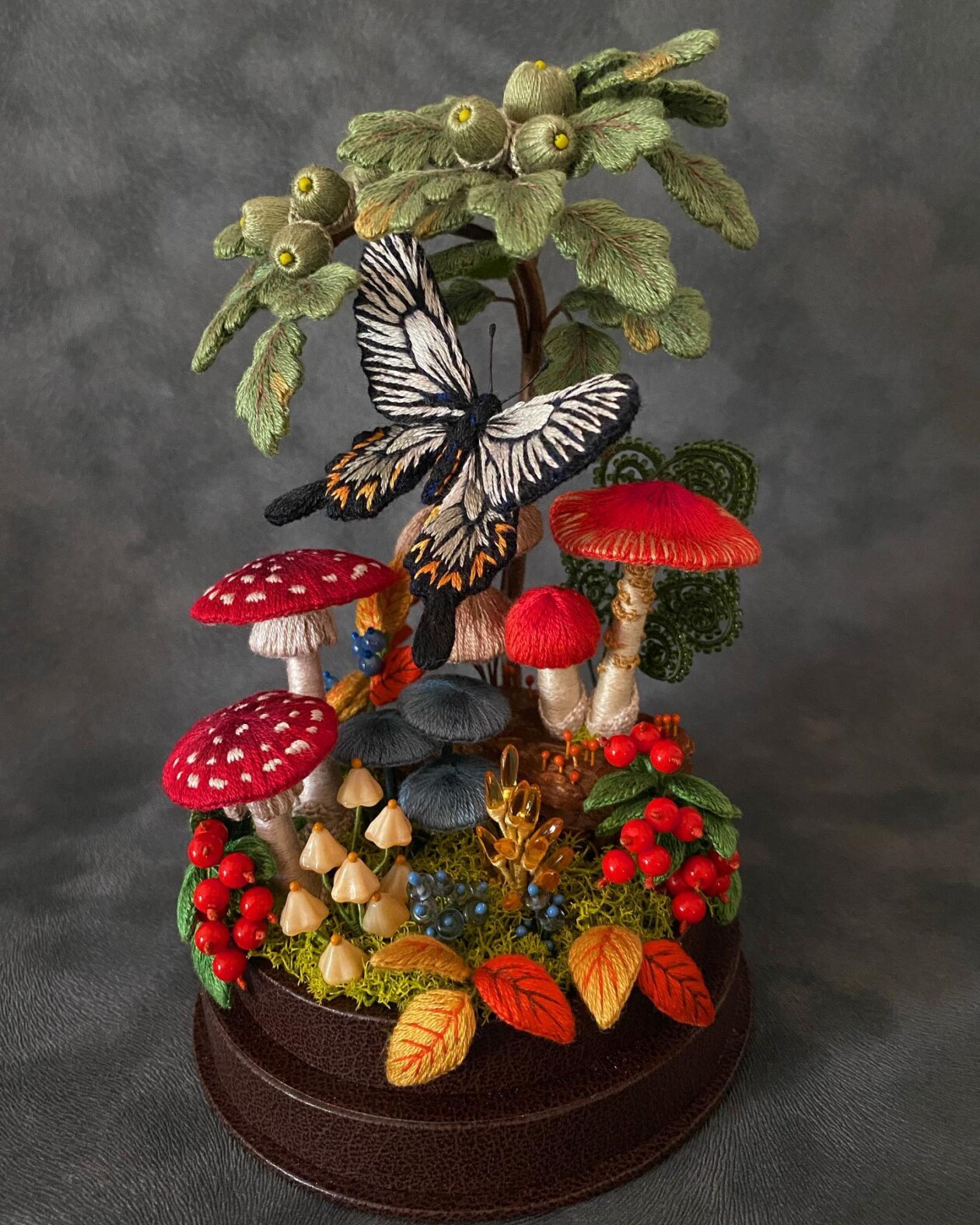 Meticulous And Absolutely Stunning Three Dimensional Embroideries By Pienisieni (7)