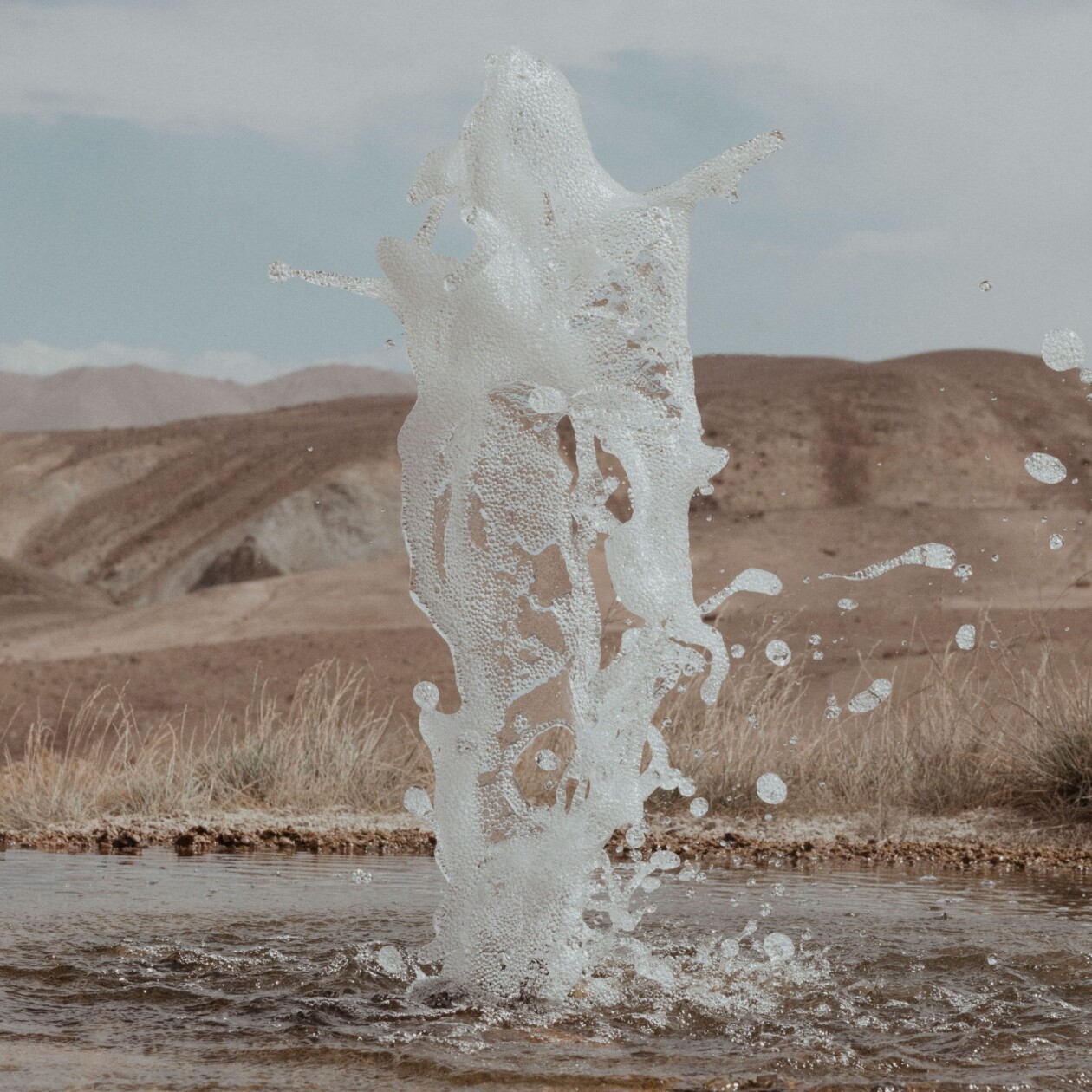 Photos Of A Tiny Geyser In Tajikistan’s Pamir Mountains By Øystein Sture Aspelund (24)
