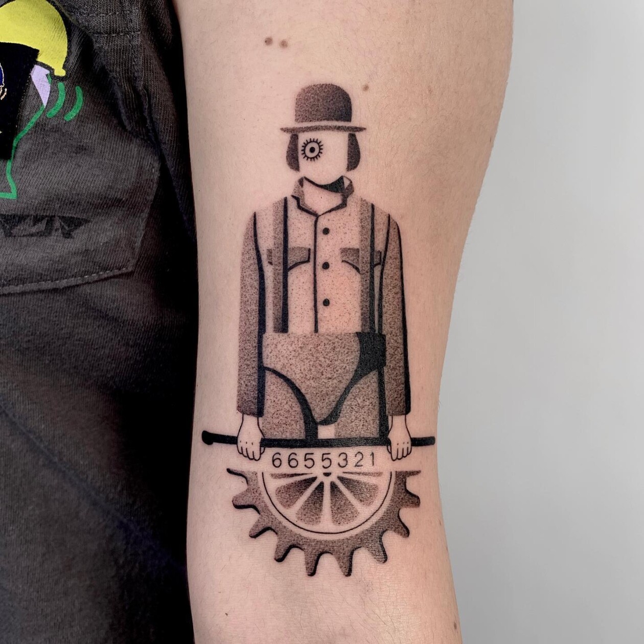 Artist Velco Creates Striking Black And White Tattoos Composed Of Thousands Of Tiny Dots (1)