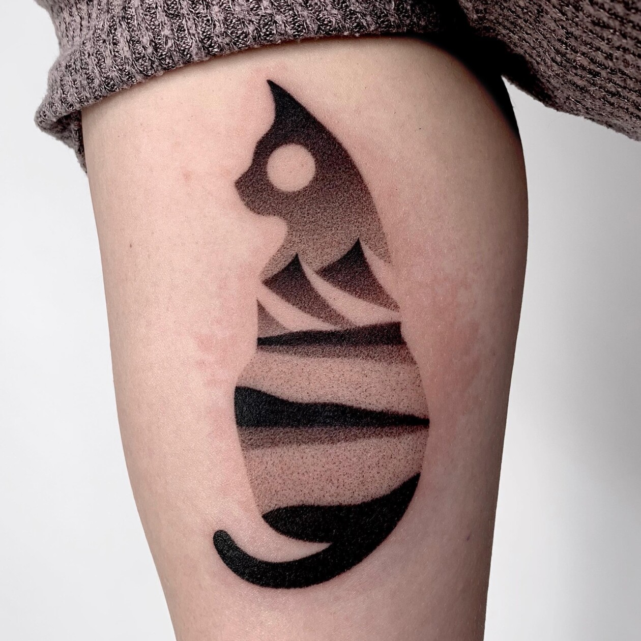 Artist Velco Creates Striking Black And White Tattoos Composed Of Thousands Of Tiny Dots (14)