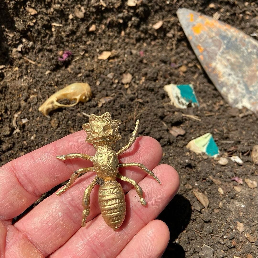 Joshua Goode Blends Ancient Relics With Pop Culture Icons In His Anachronistic Sculptures (11)