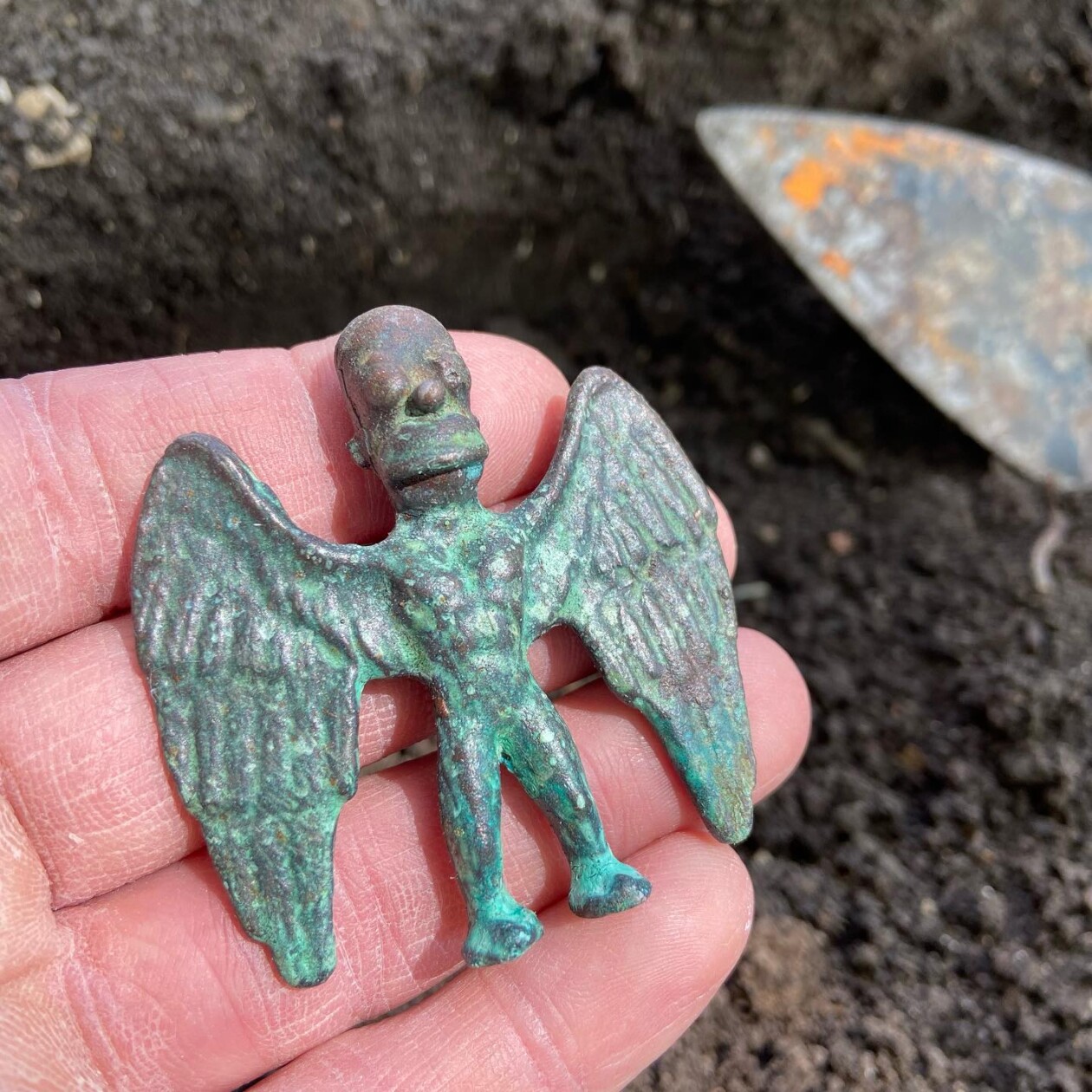 Joshua Goode Blends Ancient Relics With Pop Culture Icons In His Anachronistic Sculptures (20)