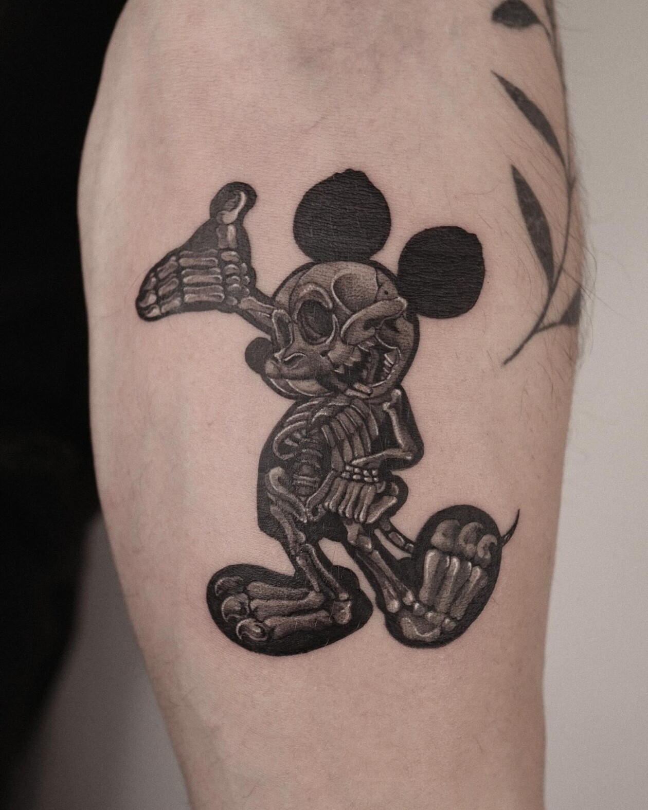 Striking Monochromatic Tattoos By Miro (10)
