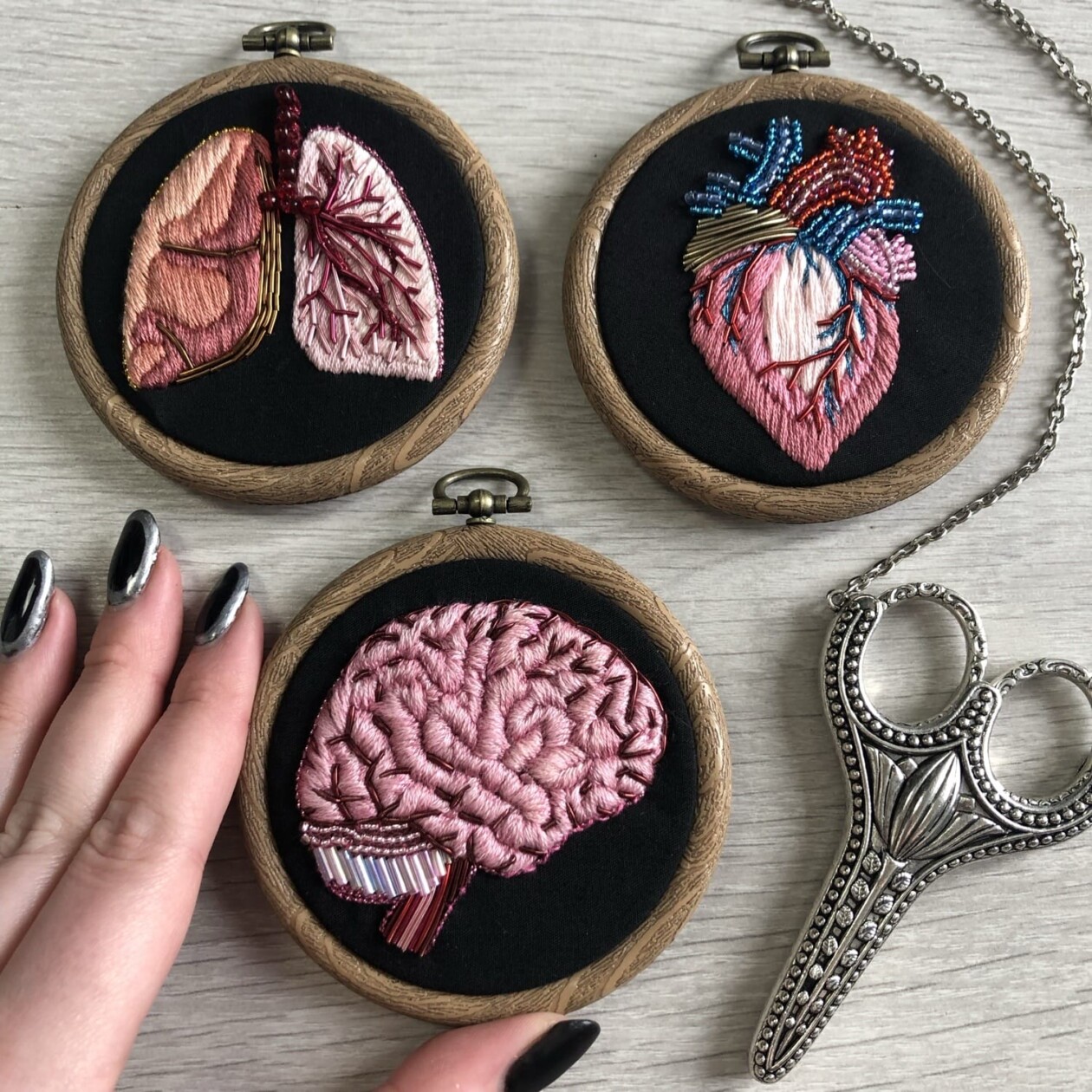 The Precise Anatomical Embroidery Of Amber Griffiths (10)