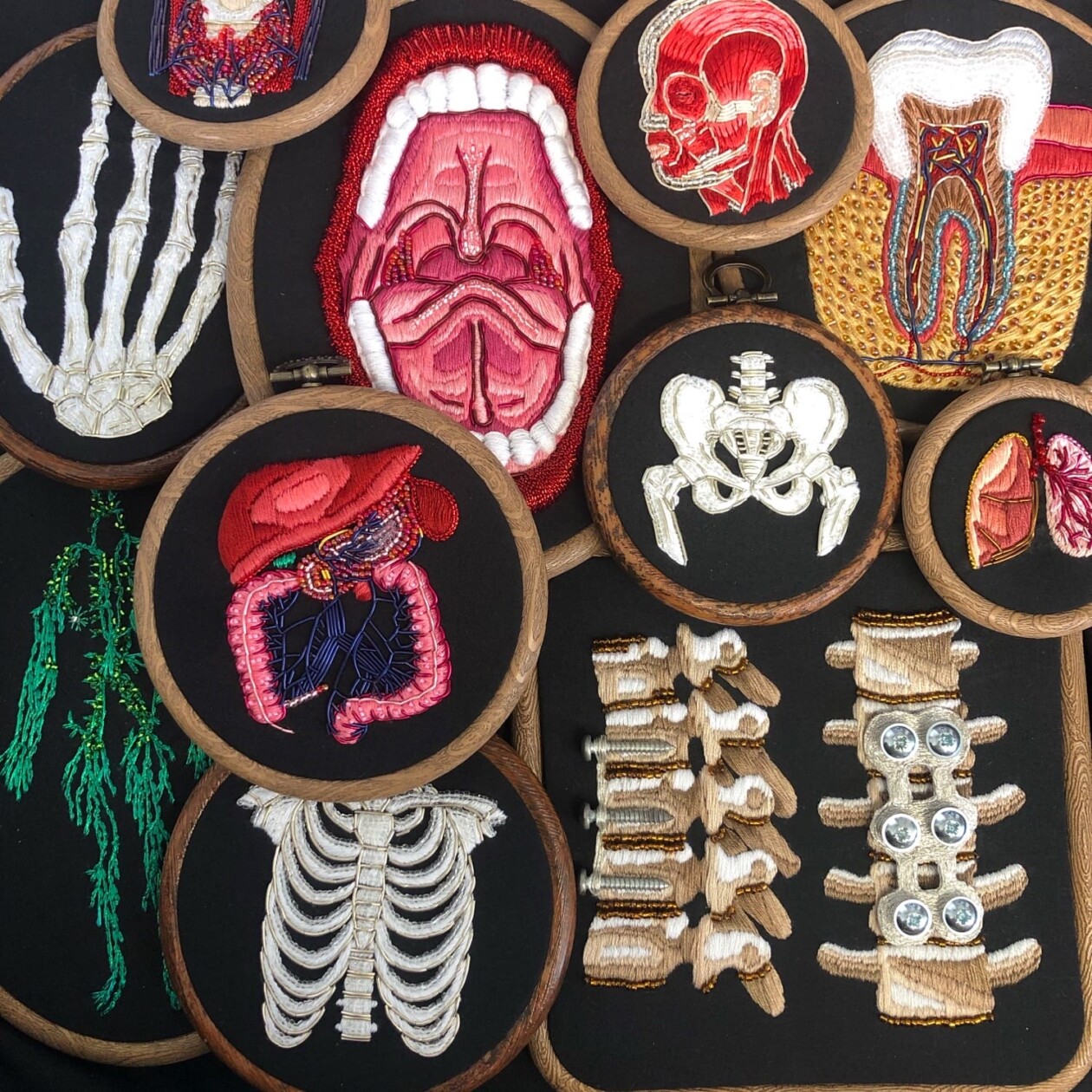 The Precise Anatomical Embroidery Of Amber Griffiths (13)