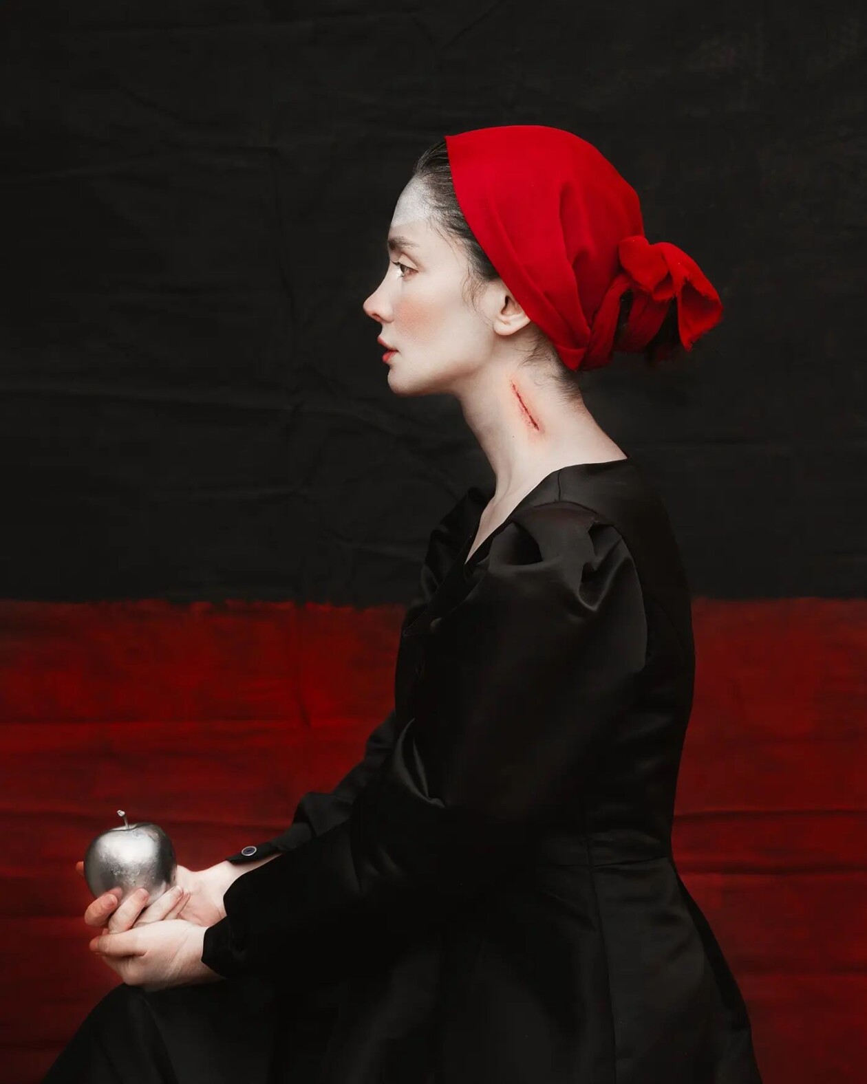 Unveiling The Self, A Look Into Somy Samani's Profound Self Portraits (17)