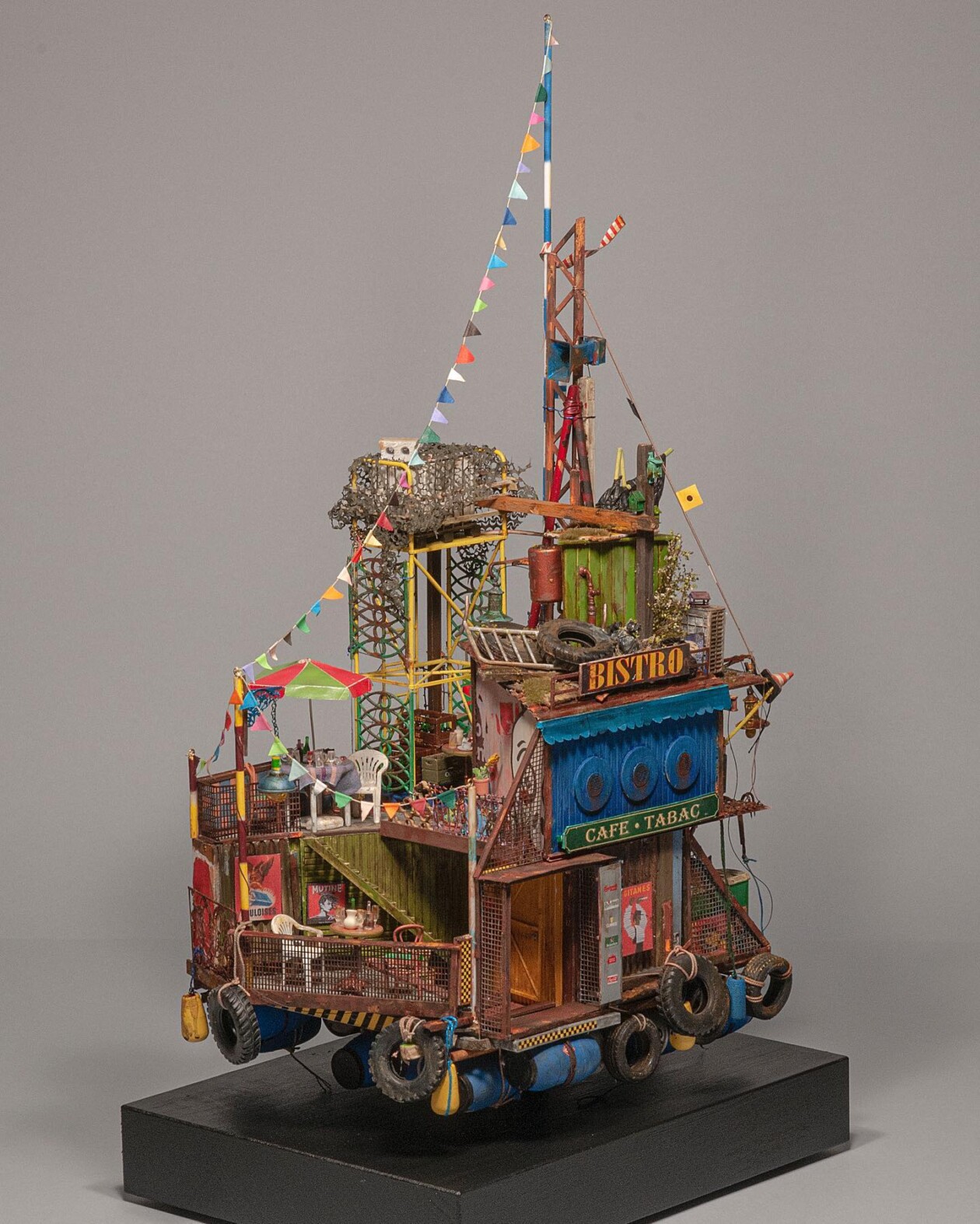 The Miniature Post Apocalyptic Worlds Of Simon Laveuve (12)