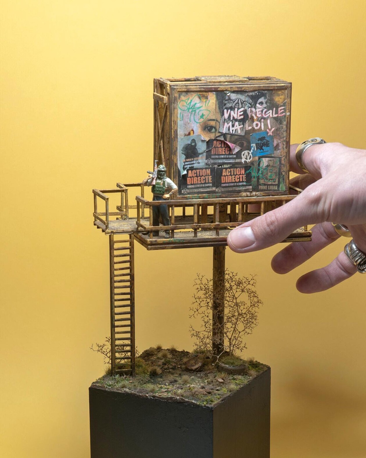 The Miniature Post Apocalyptic Worlds Of Simon Laveuve (22)