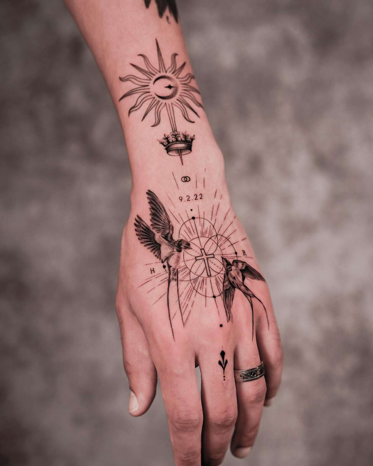 Hyper Realistic Monochromatic Tattoos By Jz (12)