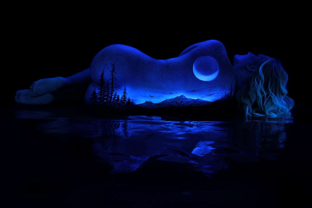 John Poppleton’s Glowing Body Art (11)