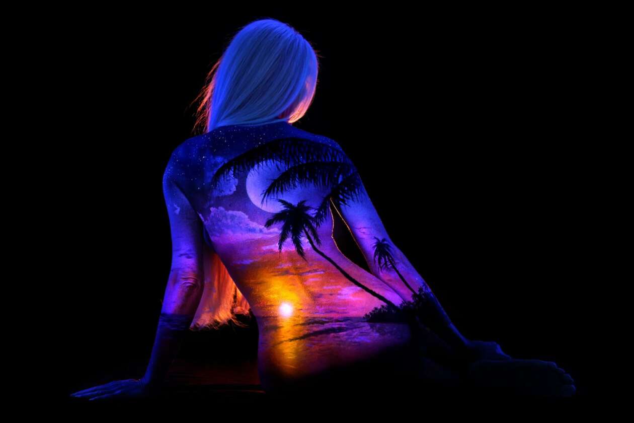 John Poppleton’s Glowing Body Art (4)