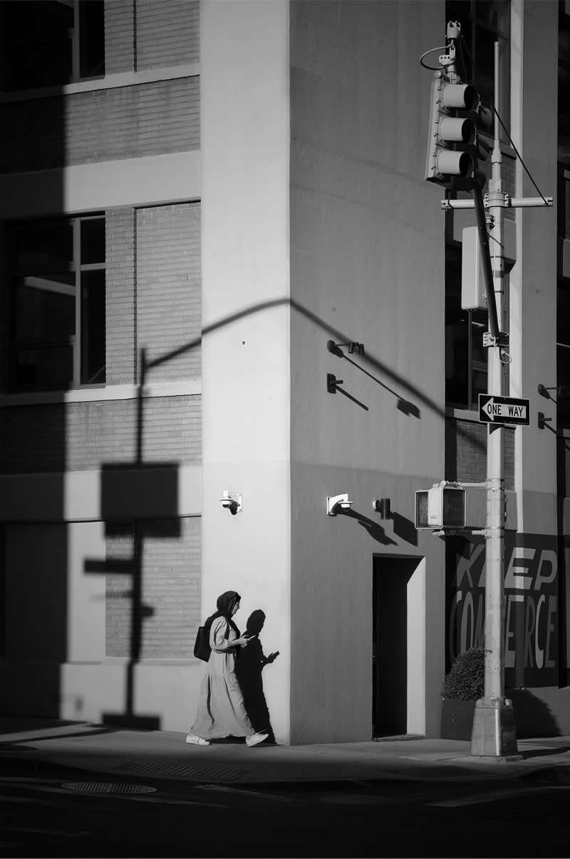 Black And White Street Photography By Mania De Praeter (12)