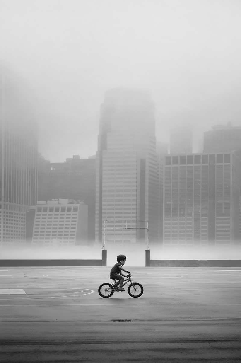 Black And White Street Photography By Mania De Praeter (14)