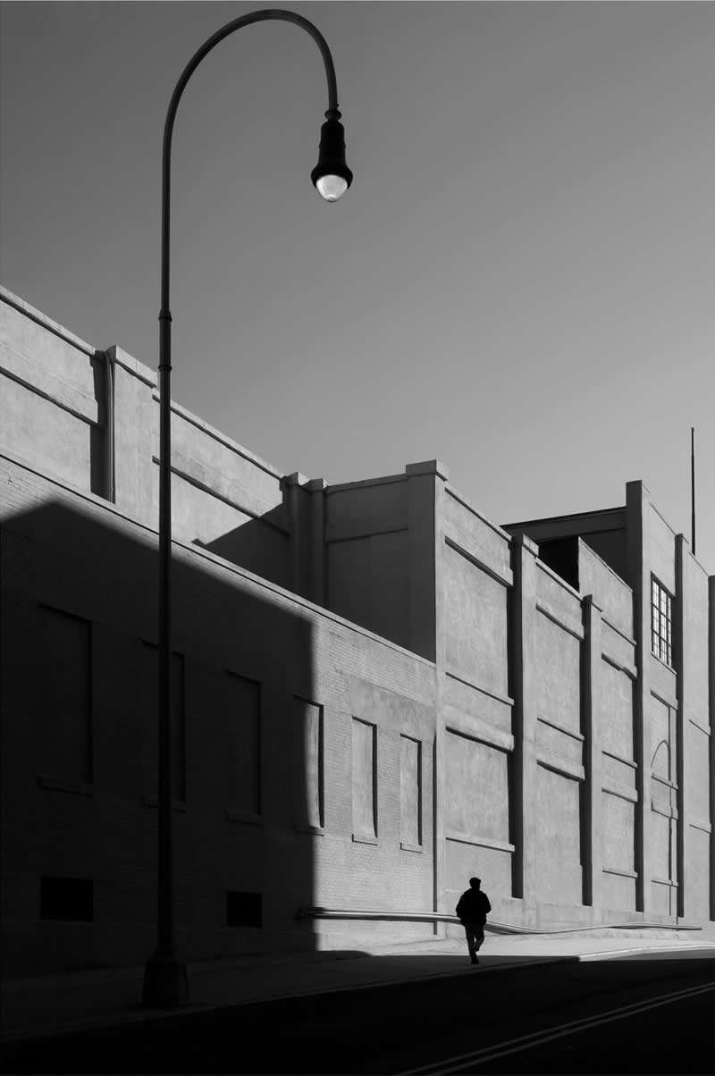 Black And White Street Photography By Mania De Praeter (9)