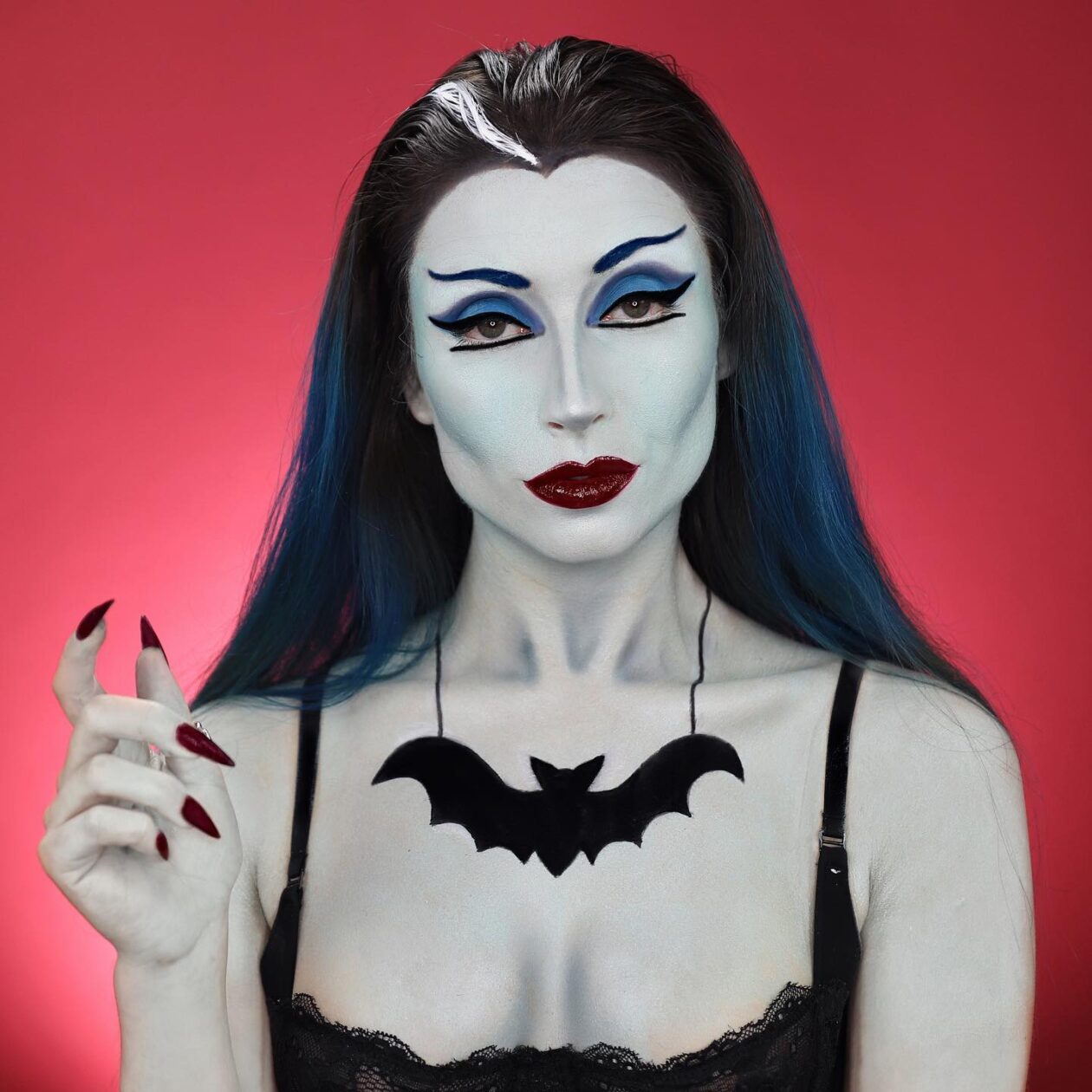 Annie Thomas’s Makeup Transformations (5)