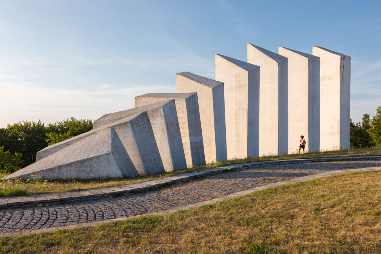 Arnau Rovira’s Futuristic Architecture Photography (1)