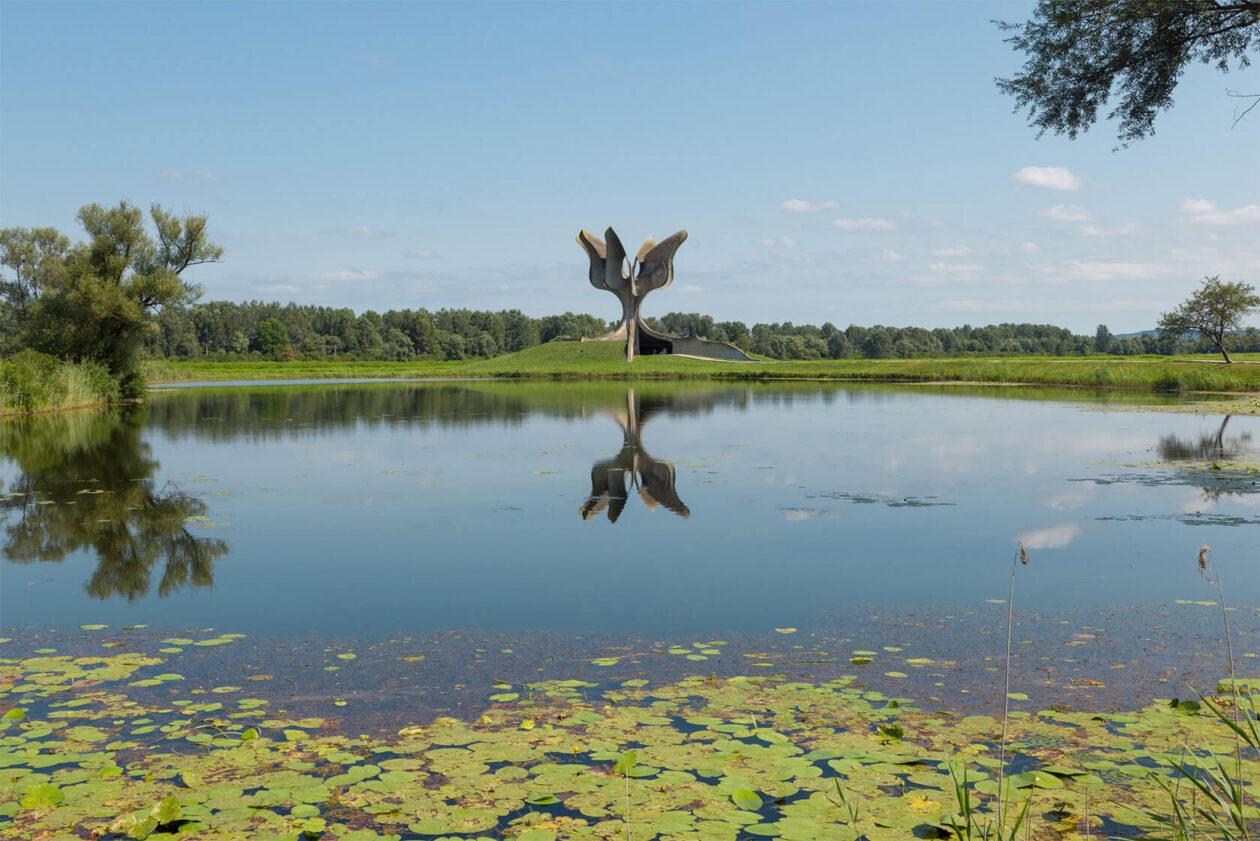 Arnau Rovira’s Futuristic Architecture Photography (7)