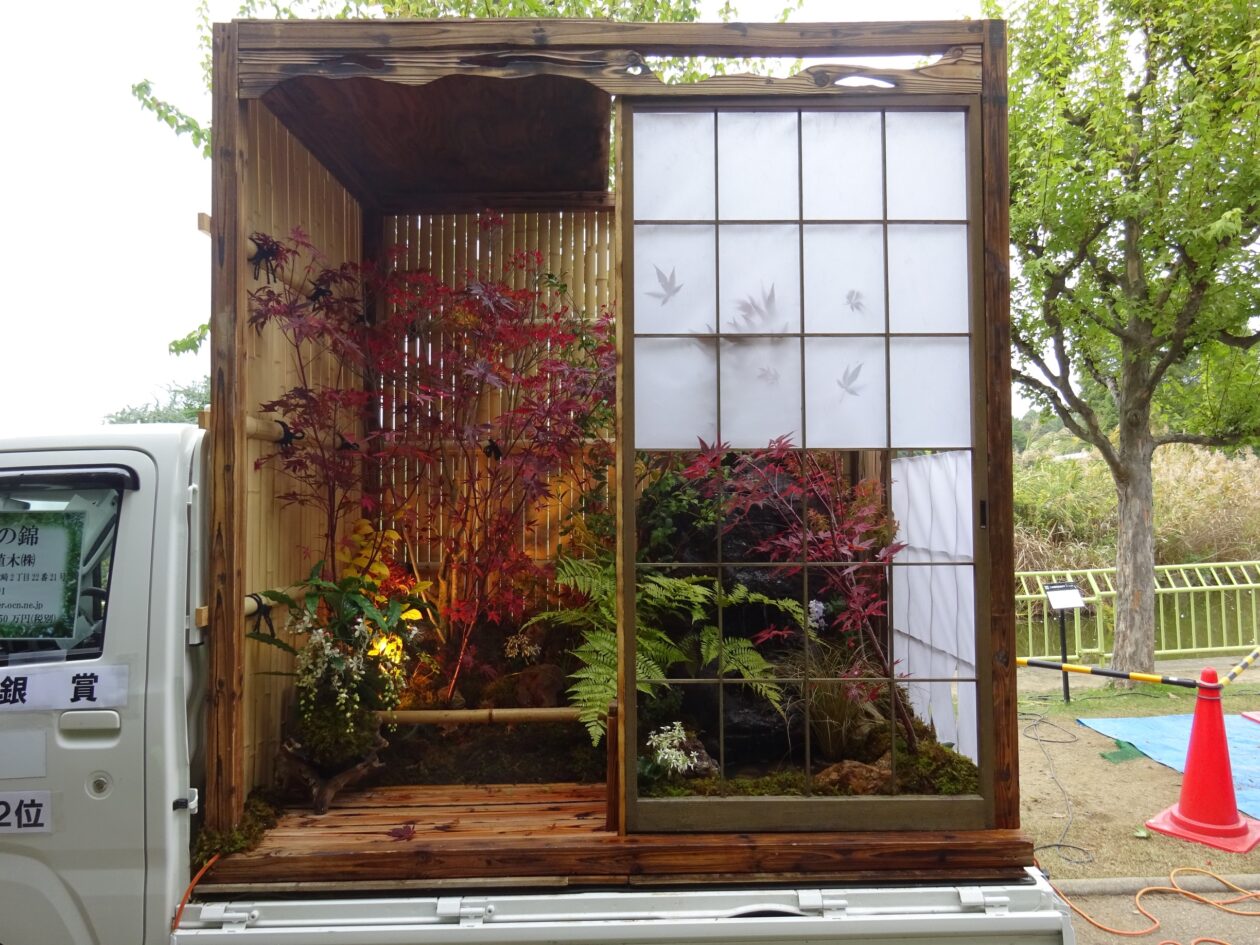 Japan’s Kei Truck Garden Contest (3)
