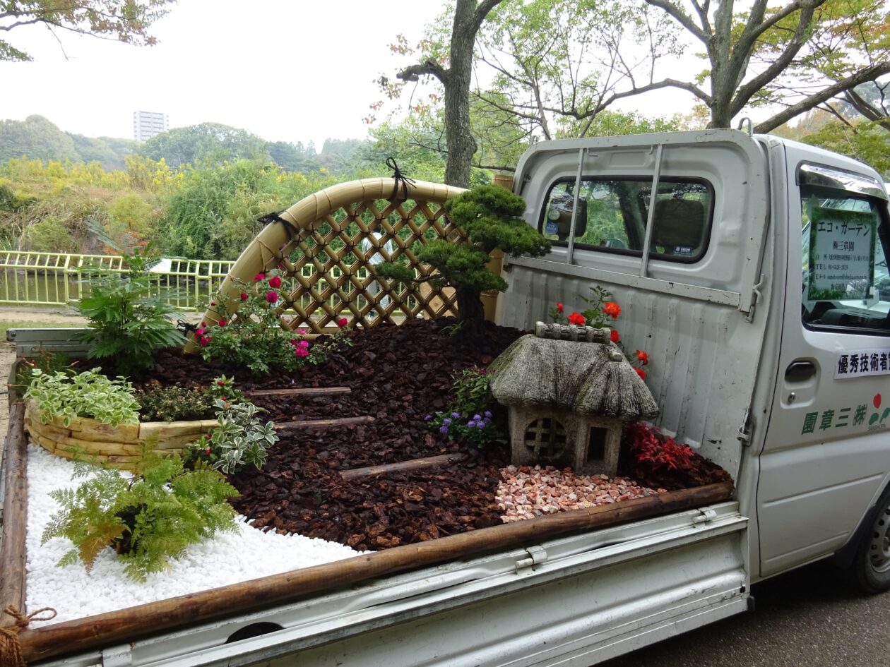 Japan’s Kei Truck Garden Contest (7)