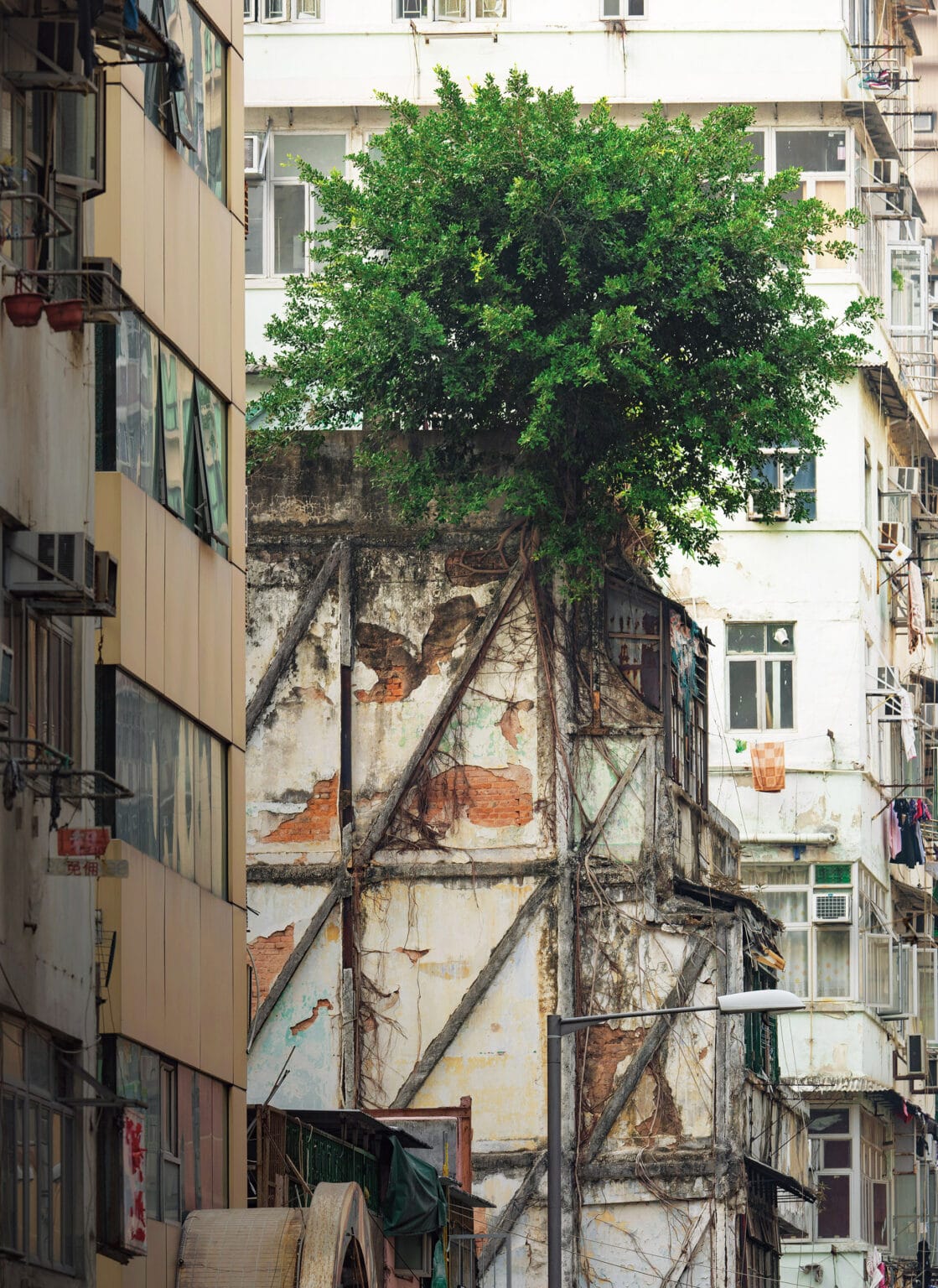 Romain Jacquet Lagrèze's Urban Photography Of Hong Kong's Heights (11)