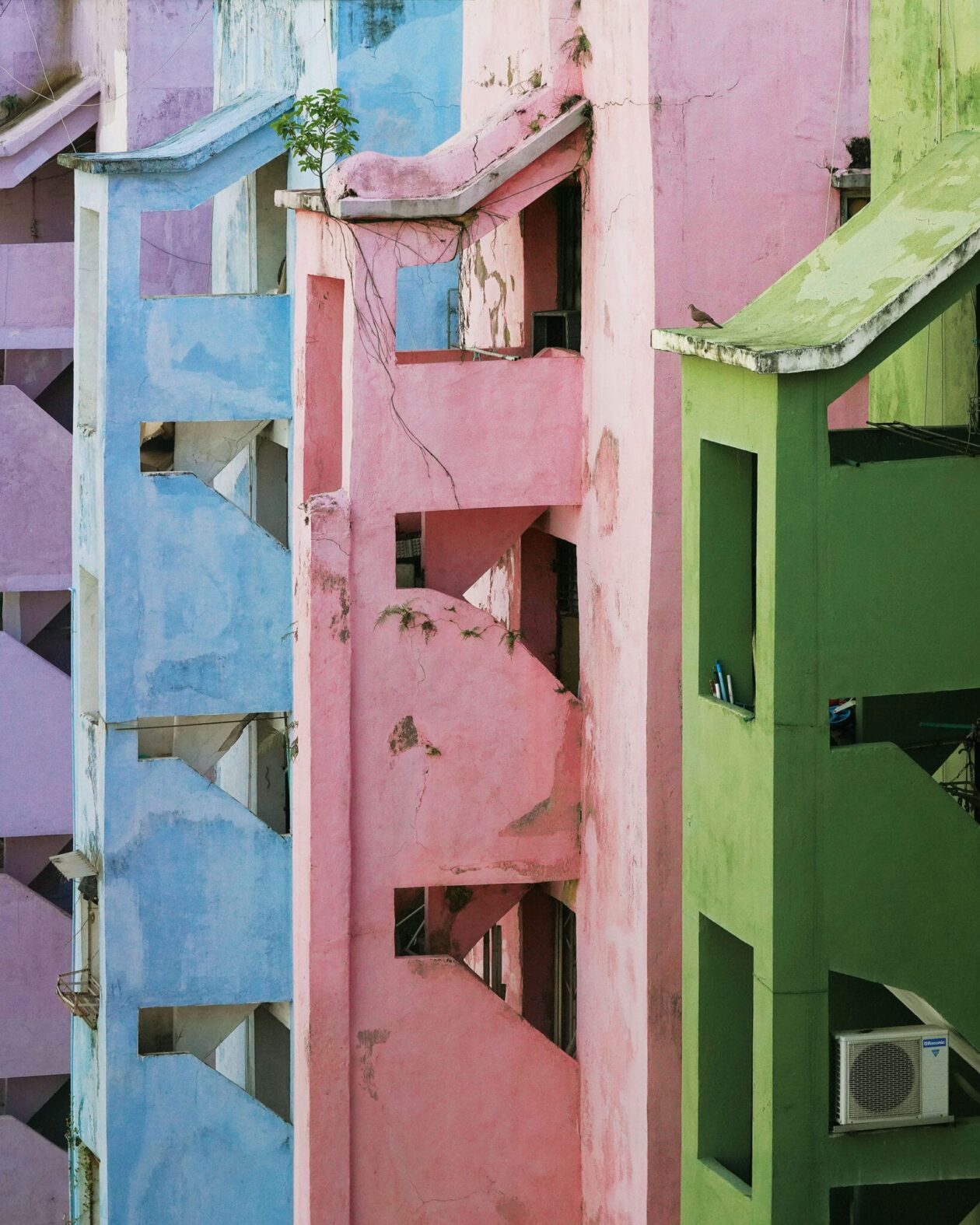 Romain Jacquet Lagrèze's Urban Photography Of Hong Kong's Heights (9)