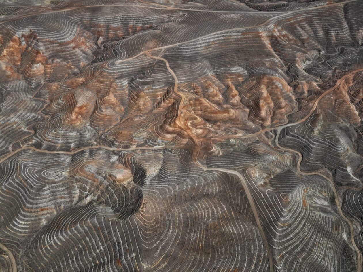Edward Burtynsky's Documentary Photography (3)