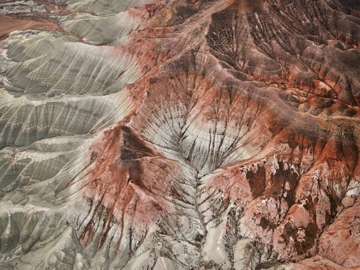 Edward Burtynsky's Documentary Photography (5)