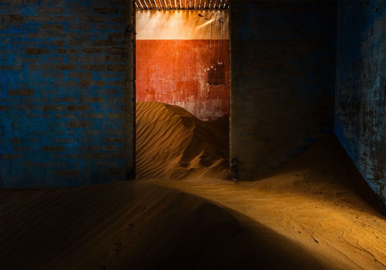 Haunting Photos Of Kolmanskop By Sarfraz Durrani (12)
