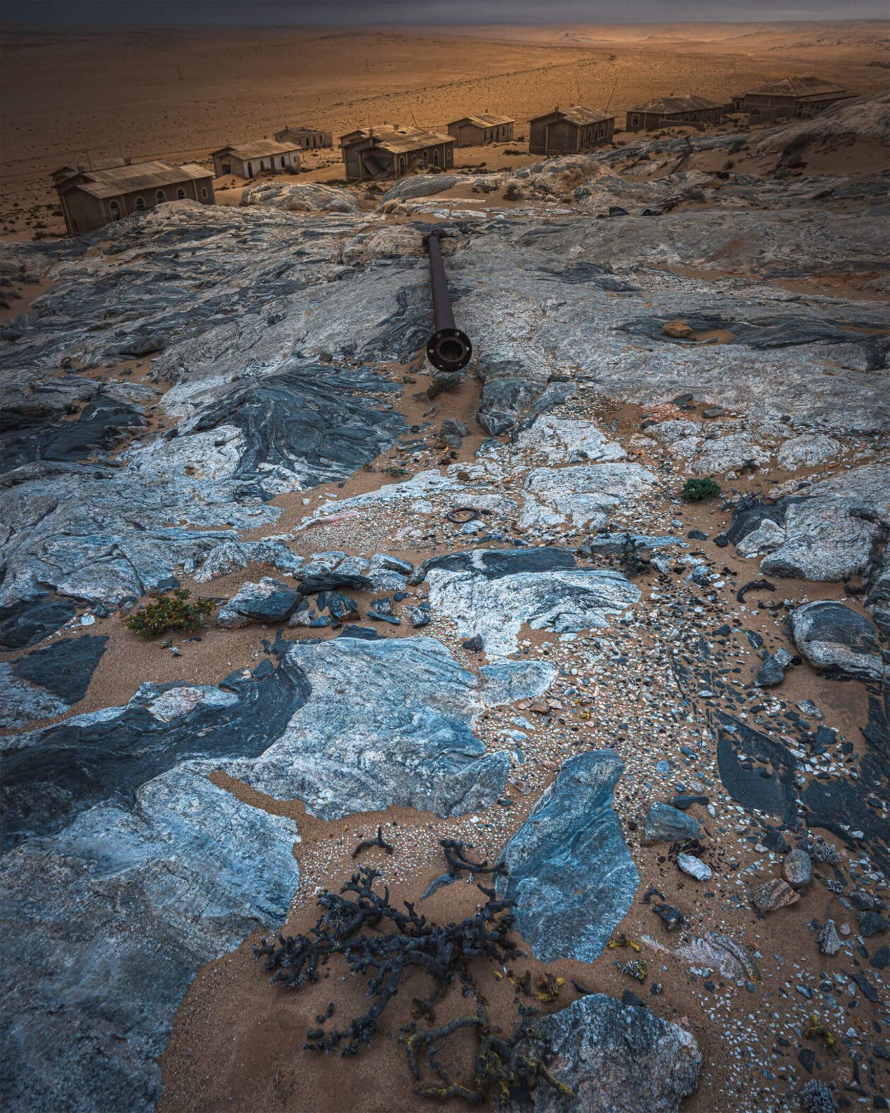Haunting Photos Of Kolmanskop By Sarfraz Durrani (17)