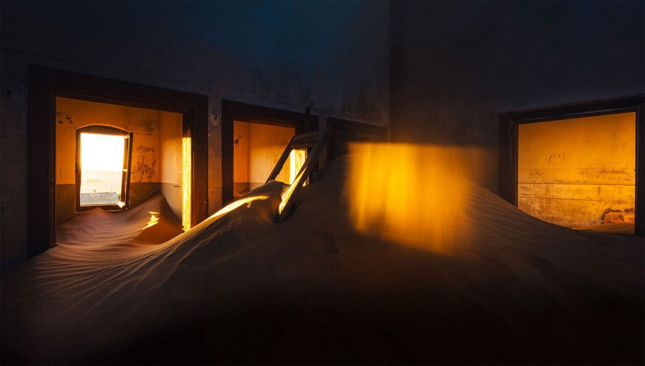 Haunting Photos Of Kolmanskop By Sarfraz Durrani (3)