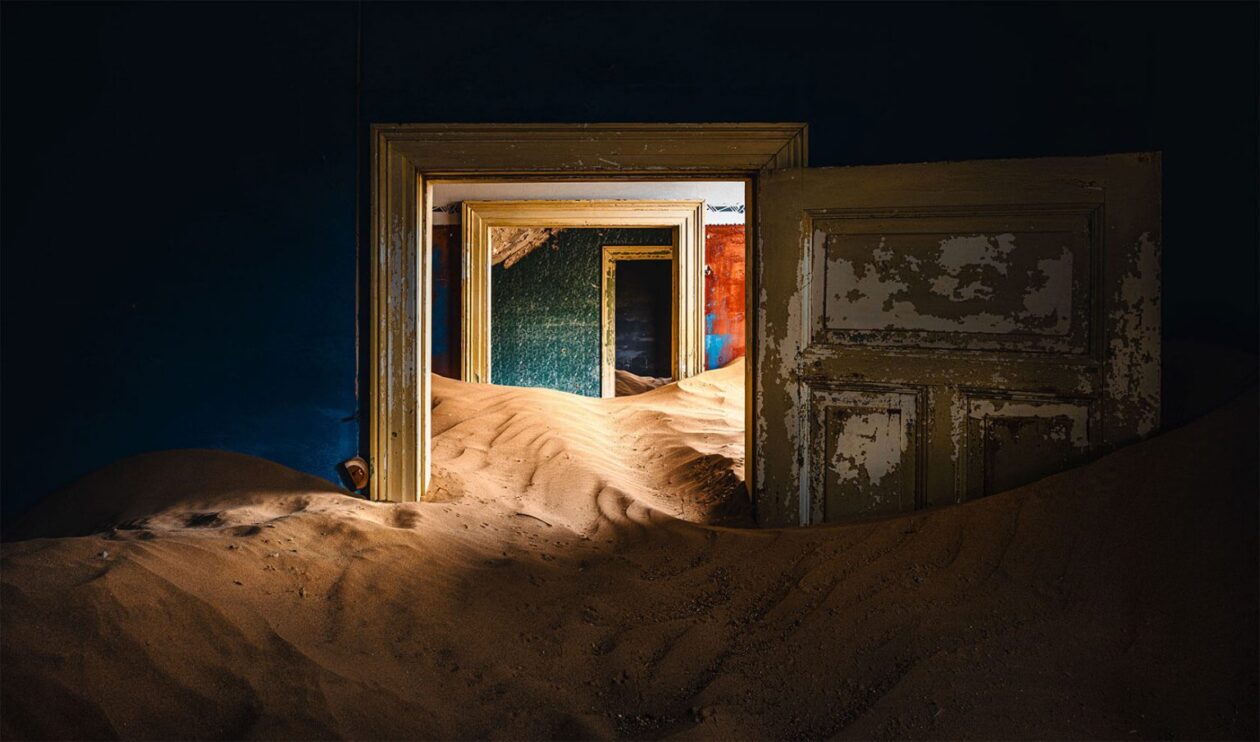 Haunting Photos Of Kolmanskop By Sarfraz Durrani (5)