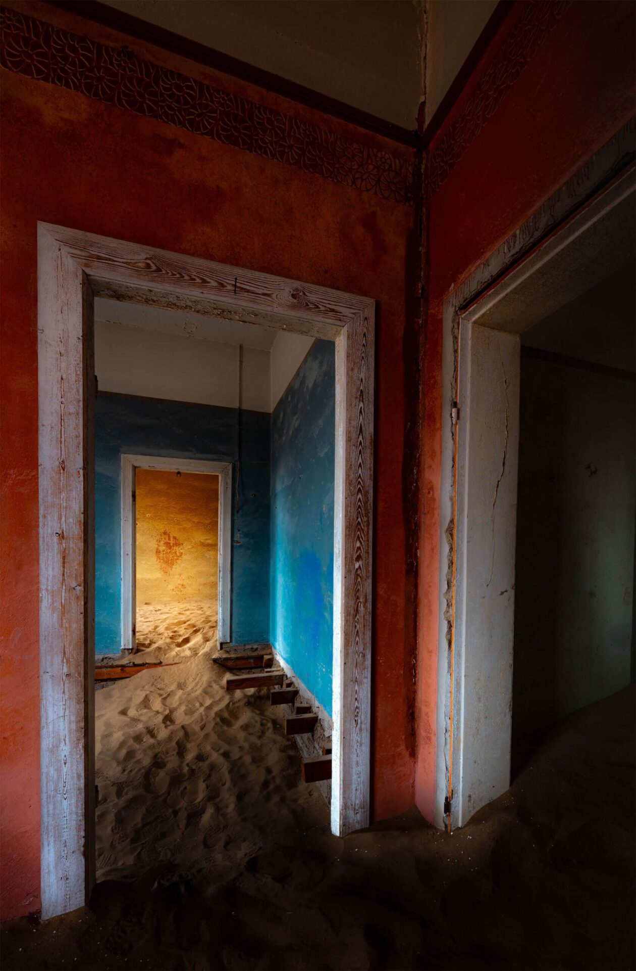 Haunting Photos Of Kolmanskop By Sarfraz Durrani (7)