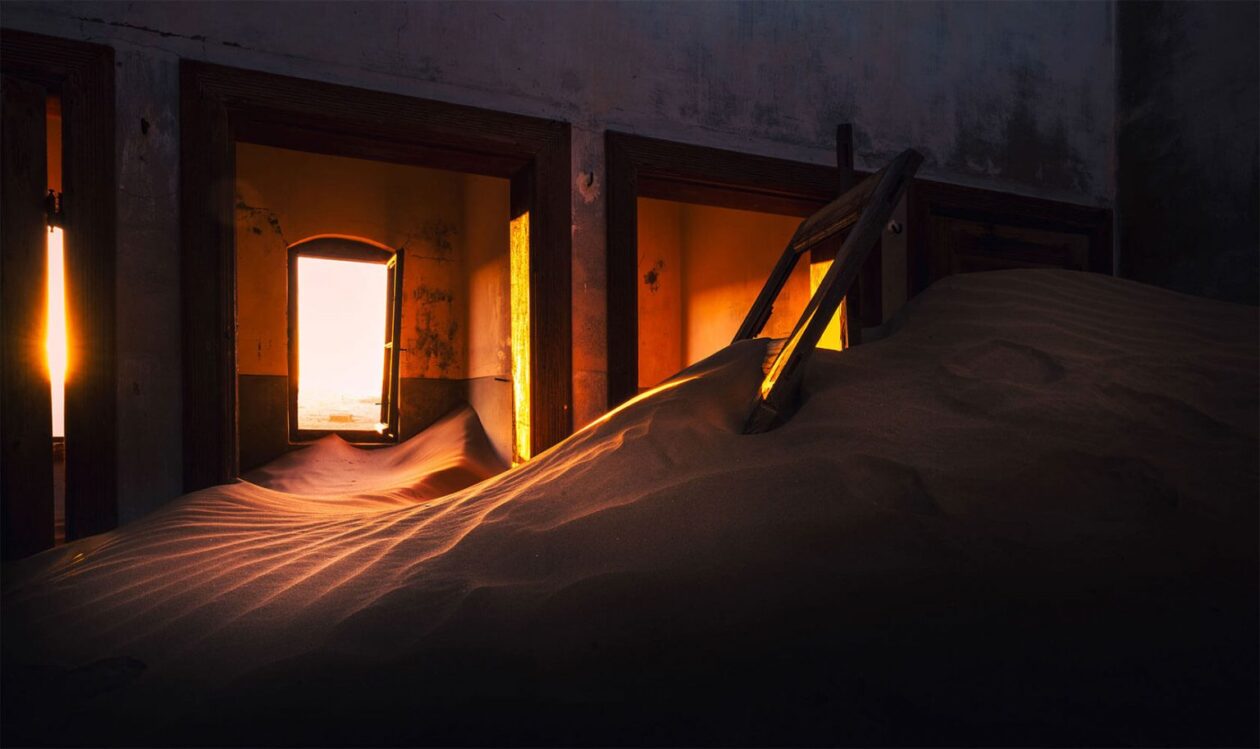 Haunting Photos Of Kolmanskop By Sarfraz Durrani (8)