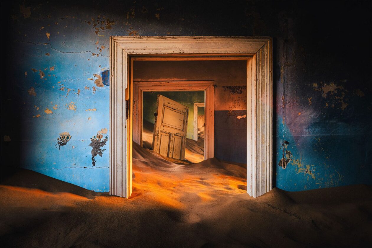 Haunting Photos Of Kolmanskop By Sarfraz Durrani (9)