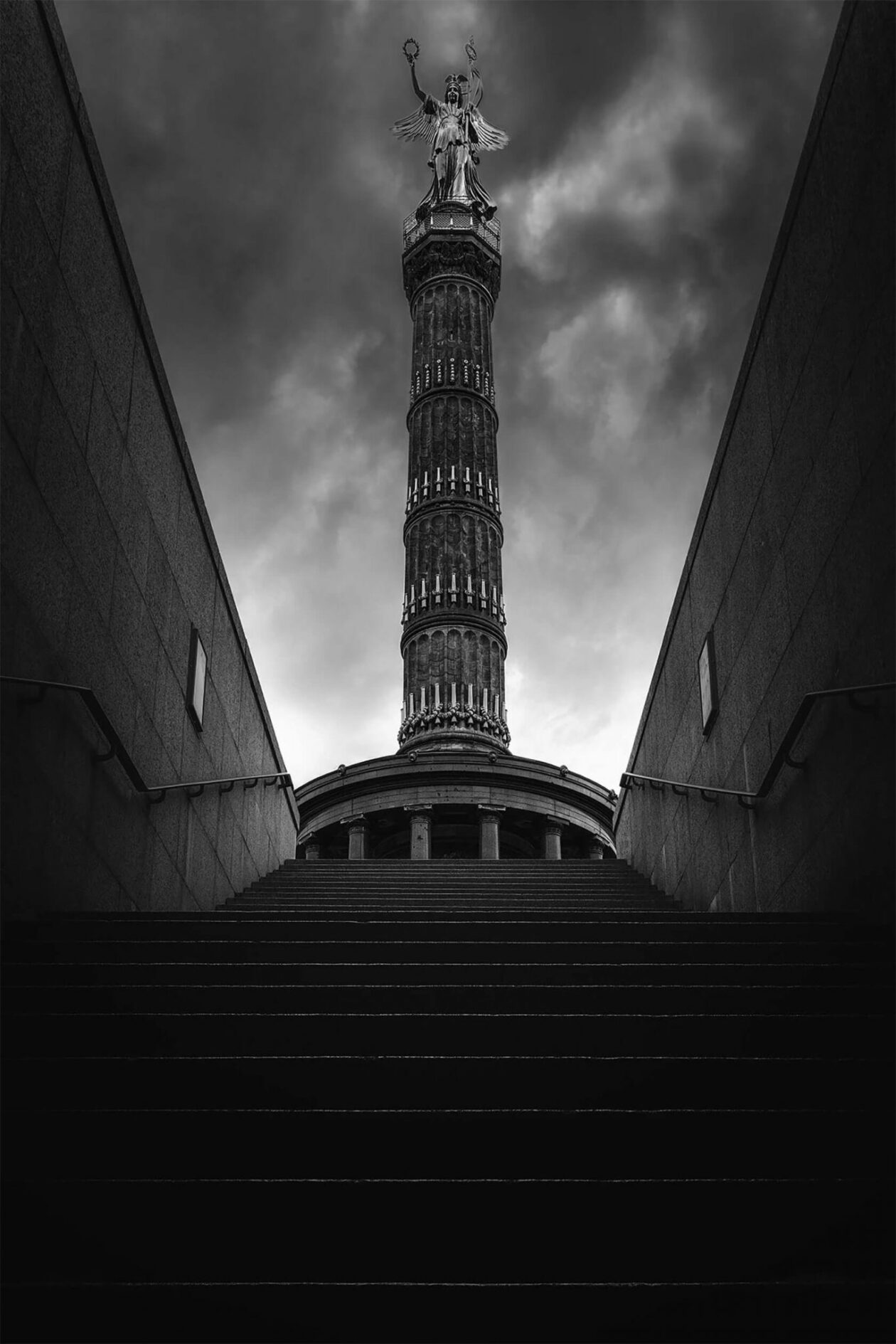 Thomas De Franzoni's Monochrome Architectural Photography (3)