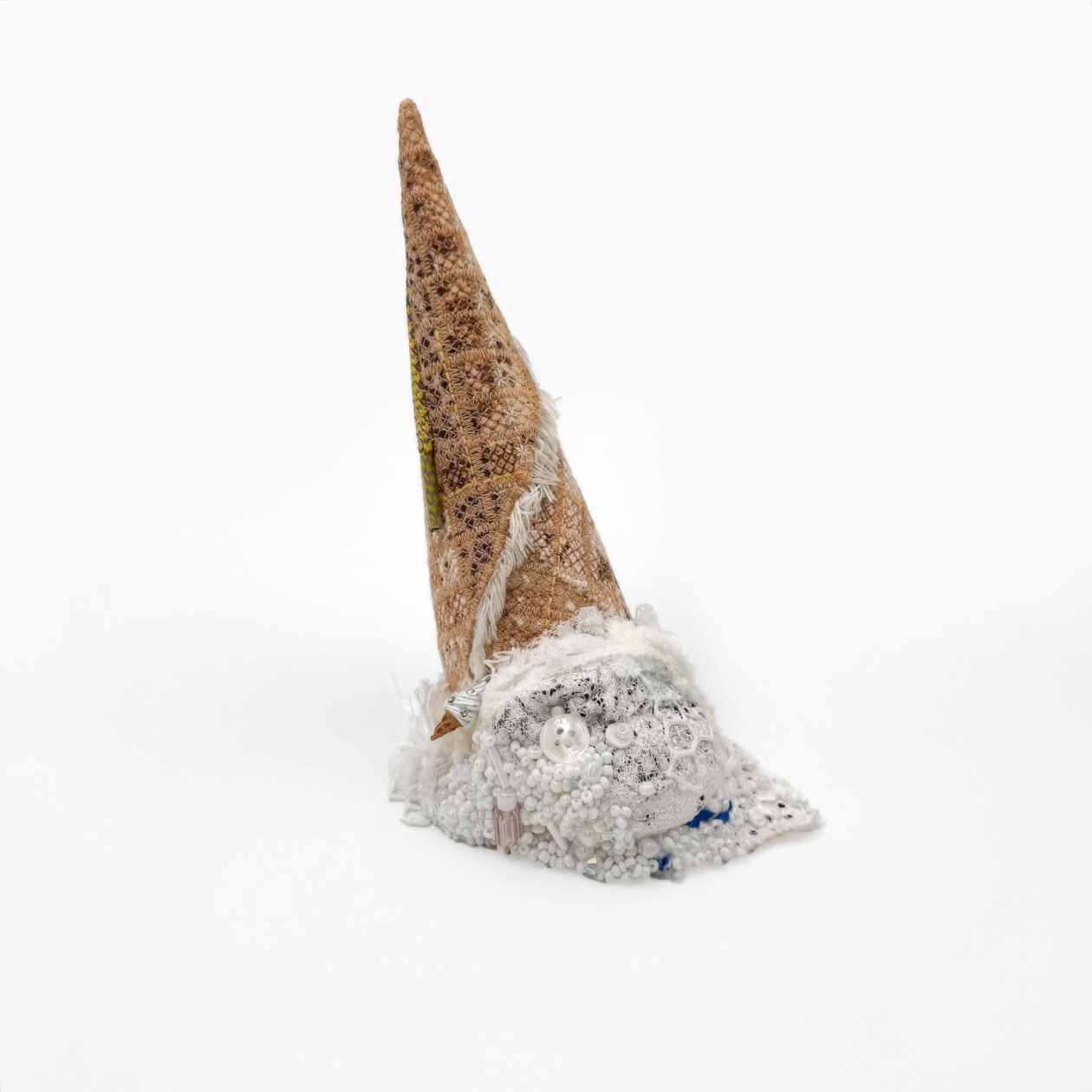 Alicja Kozłowska's 3d Embroidered Felt Sculptures (7)