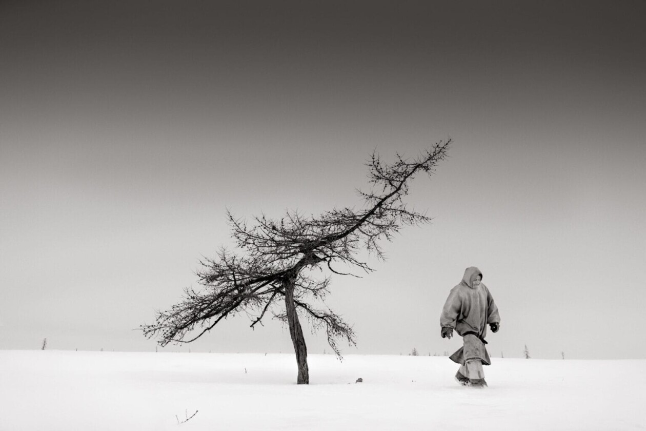 Ragnar Axelsson's Artic Monochromatic Photographies (11)
