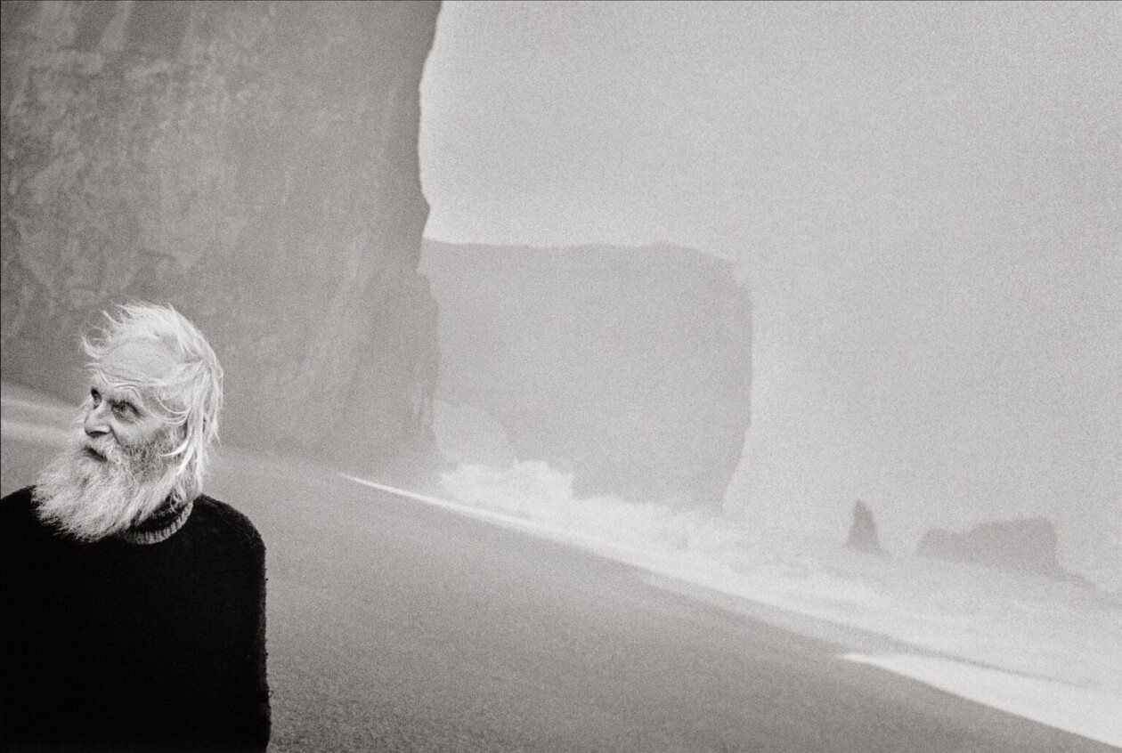 Ragnar Axelsson's Artic Monochromatic Photographies (4)