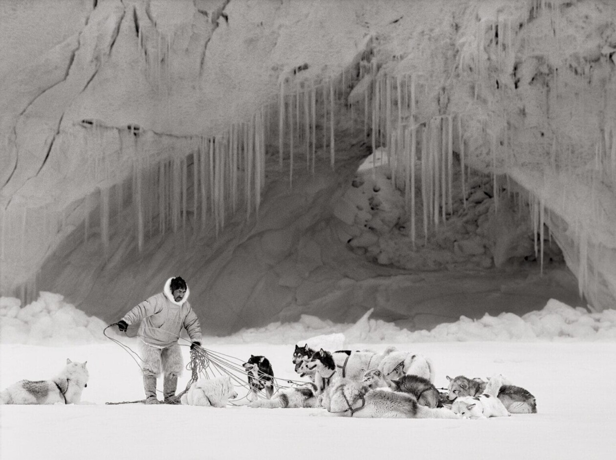 Ragnar Axelsson's Artic Monochromatic Photographies (6)