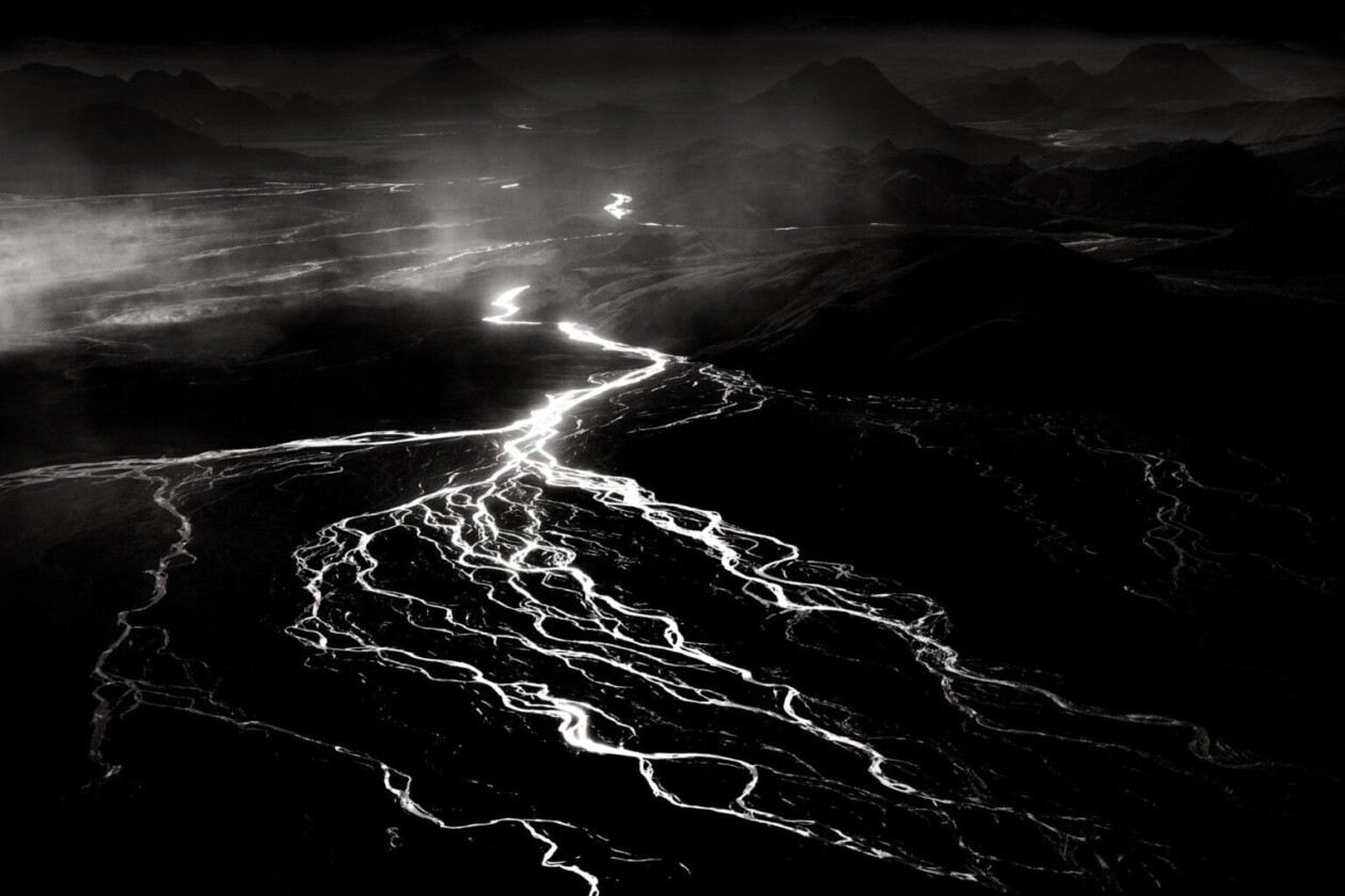 Ragnar Axelsson's Artic Monochromatic Photographies (8)