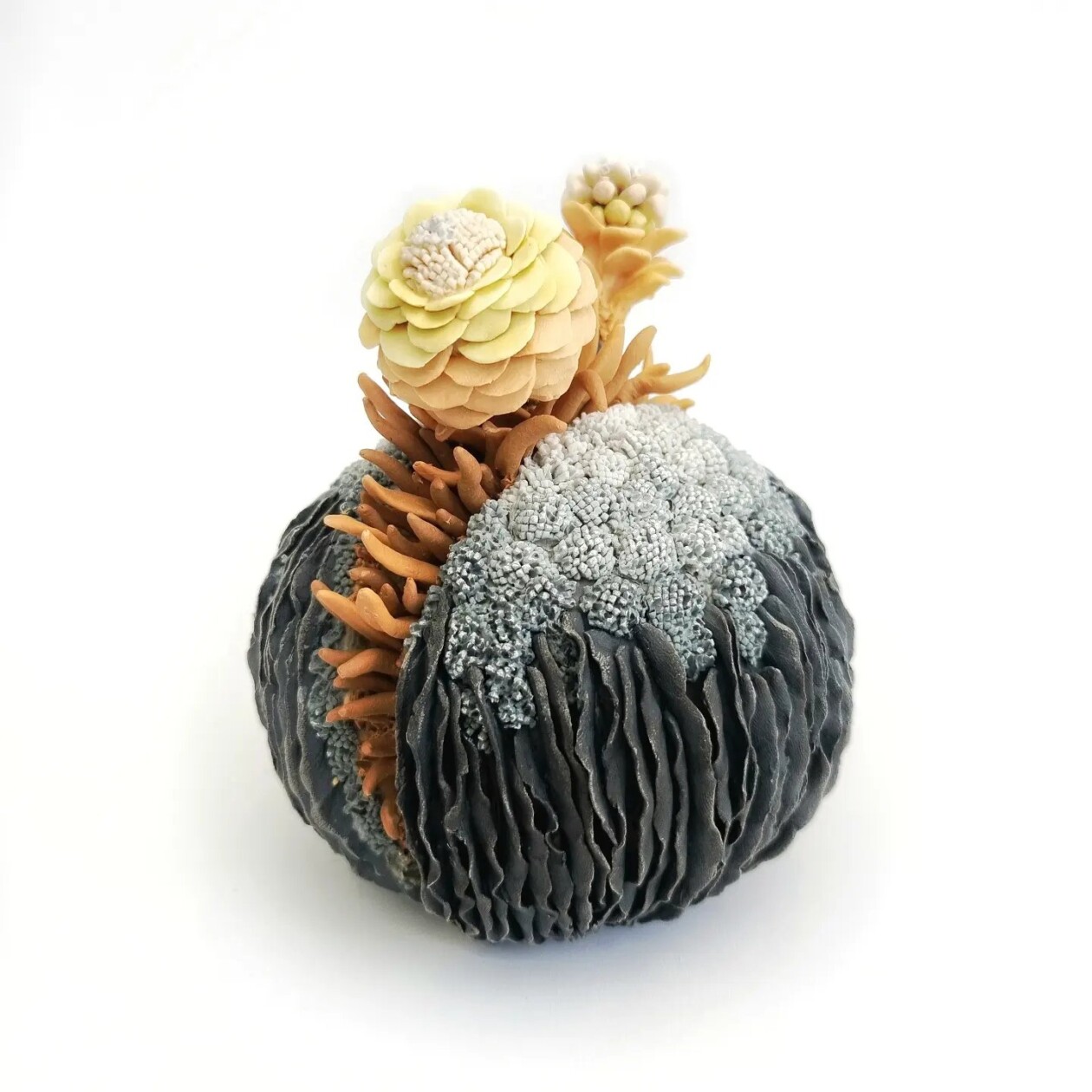 Erum Aamir's Porcelain Sculpture (2)
