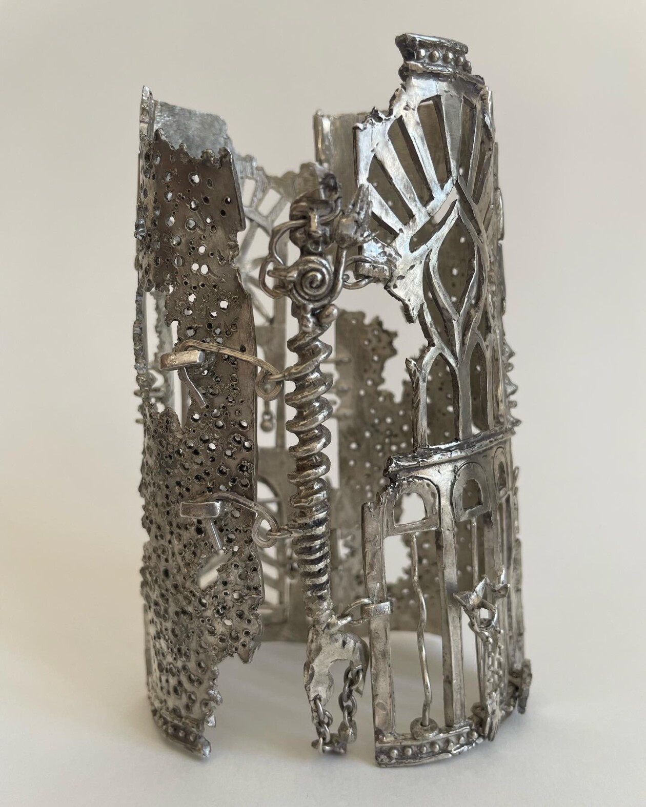 Mia Gosset's Forged Metal Jewellery And Artefacts (3)