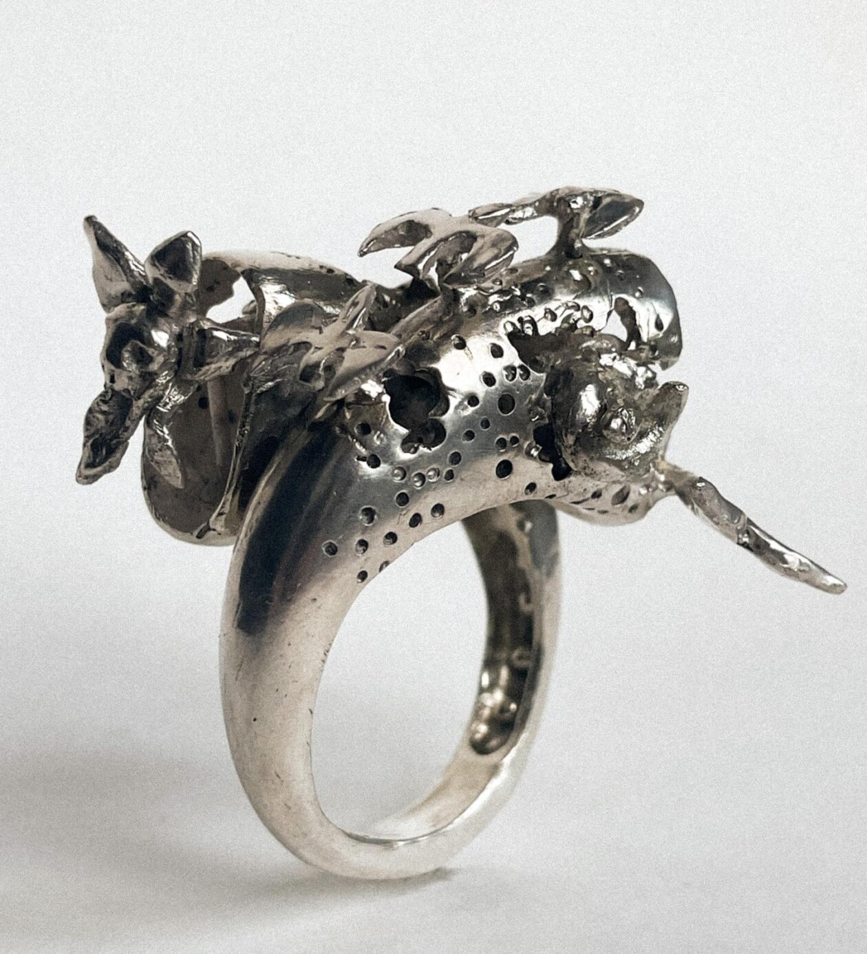 Mia Gosset's Forged Metal Jewellery And Artefacts (9)